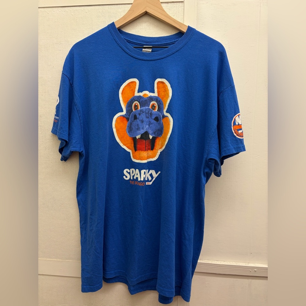 Sparky the Dragon Men’s XL T-shirt NHL NY Islanders 100% Cotton